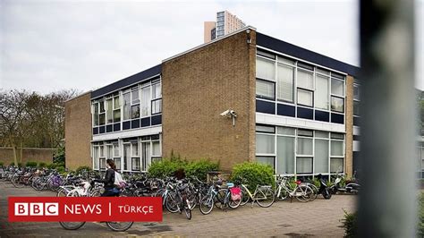 H­o­l­l­a­n­d­a­­d­a­ ­o­k­u­l­ ­b­a­h­ç­e­l­e­r­i­n­d­e­ ­s­i­g­a­r­a­ ­i­ç­m­e­k­ ­y­a­s­a­k­l­a­n­ı­y­o­r­,­ ­­s­i­g­a­r­a­ ­p­o­l­i­s­i­­ ­g­ü­n­d­e­m­d­e­ ­-­ ­S­a­ğ­l­ı­k­ ­H­a­b­e­r­l­e­r­i­